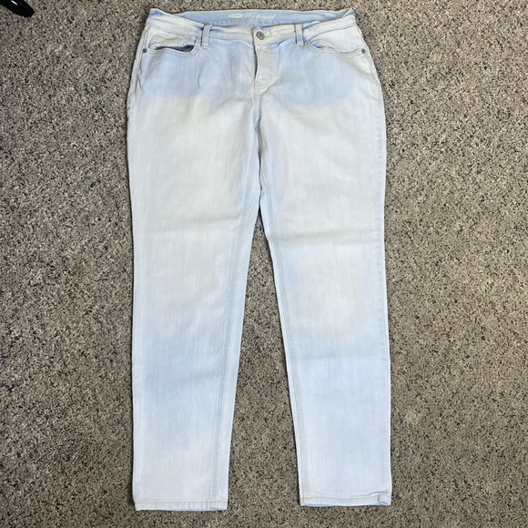 Old Navy Boyfriend Pale Blue Jeans Sz 8 - Picture 1 of 10